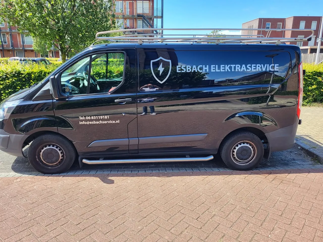 Bedrijfsbus van Esbach Service