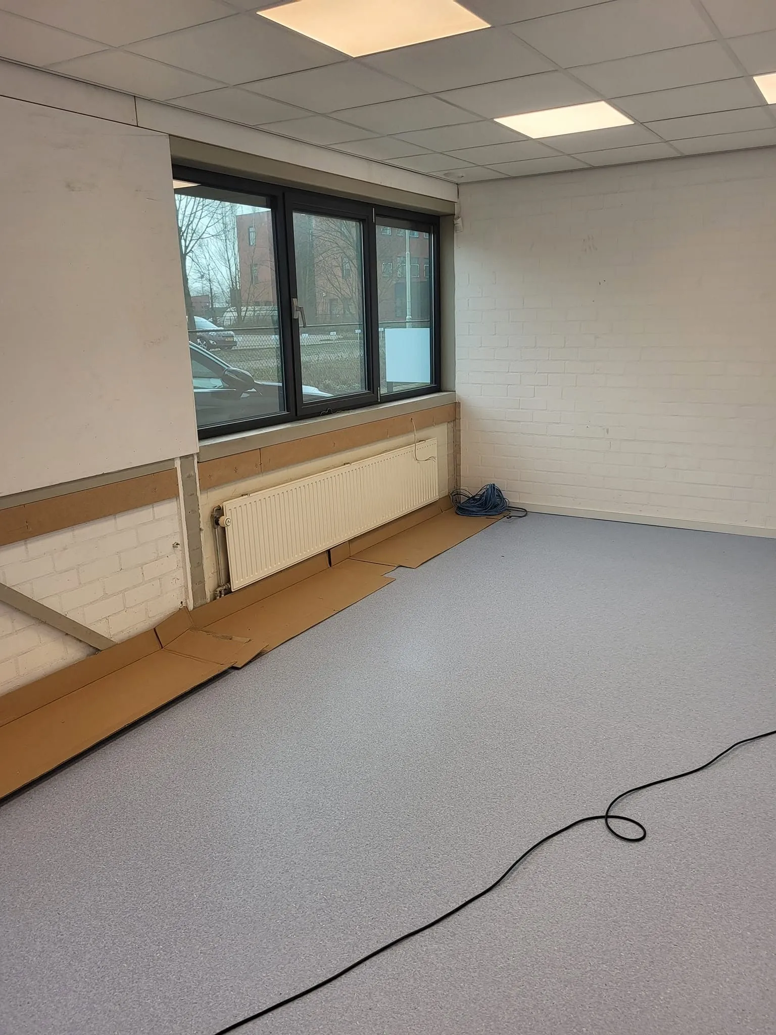 Kantoren in een 3D-printfabriek — Tijdens